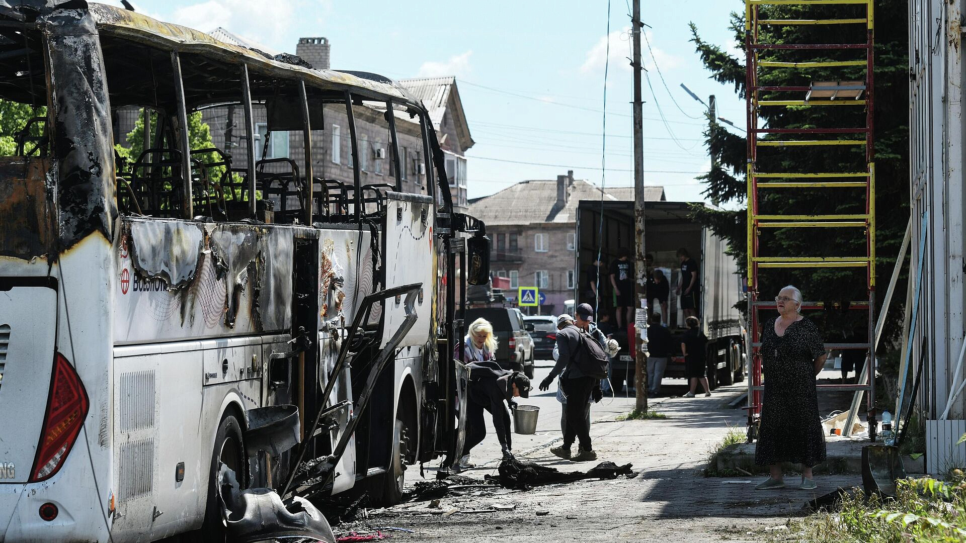 Угрозы жизни ребенка, пострадавшего при атаке на автобус в Енакиево, нет