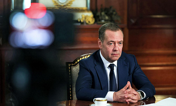 Медведев поблагодарил создателей сериала "10 историй о любви и смерти"