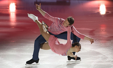 Бойкова и Козловский не могут вылететь на шоу в Болонье из-за метели