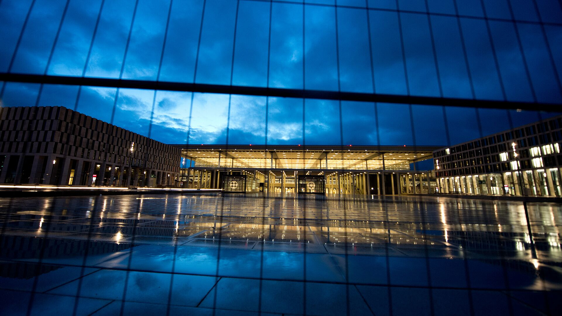 Аэропорт Берлина сообщил о технических проблемах при регистрации пассажиров