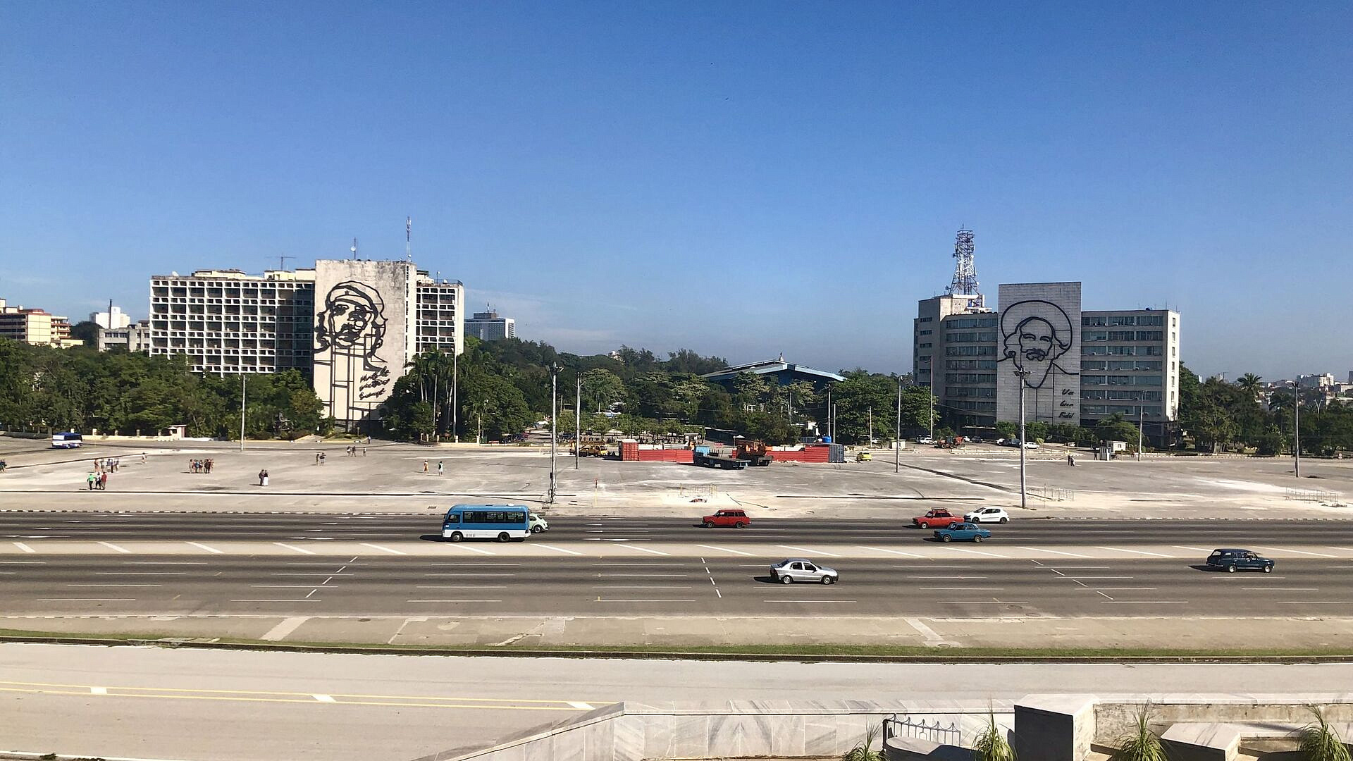 Мексика везет Кубе гуманитарную помощь на двух судах