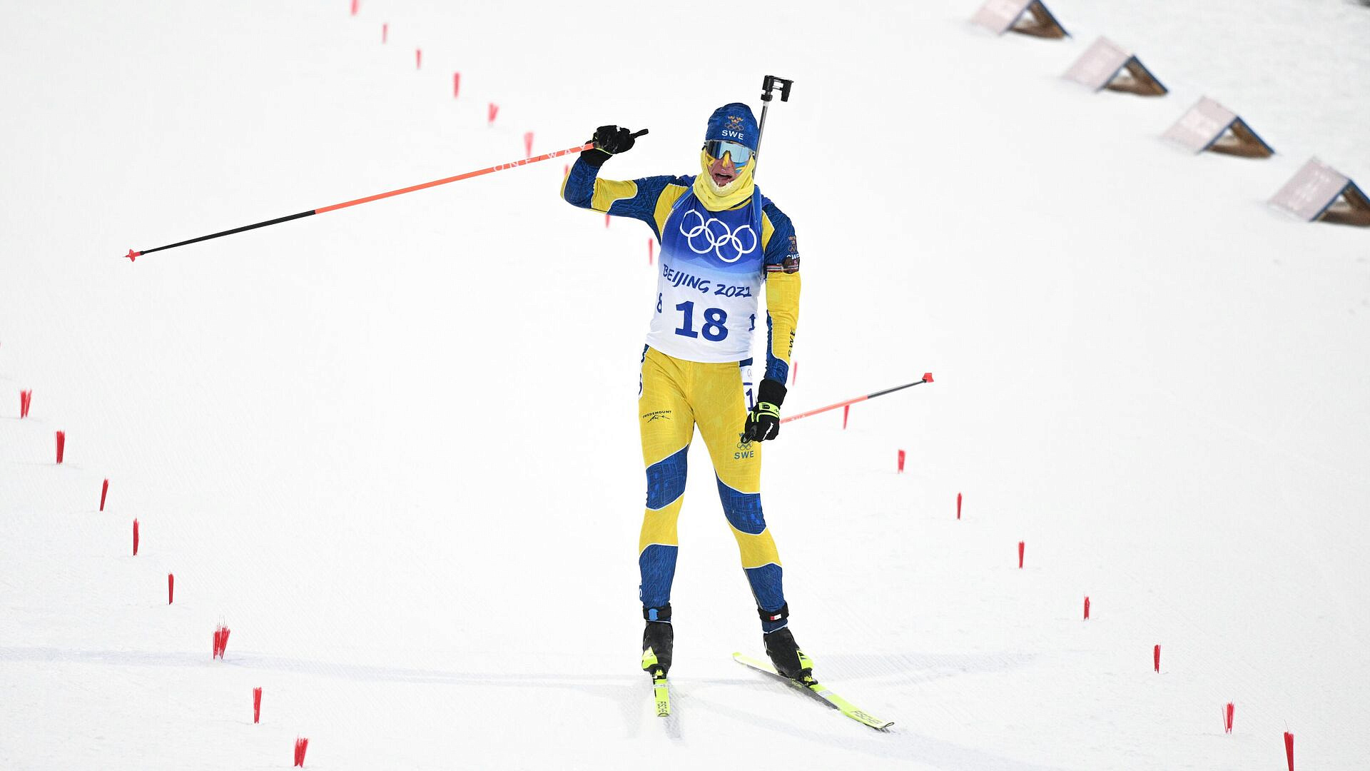 Шведский биатлонист выиграл гонку преследования на Олимпиаде