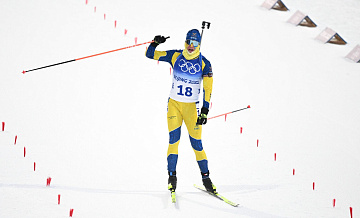 Шведский биатлонист выиграл гонку преследования на Олимпиаде