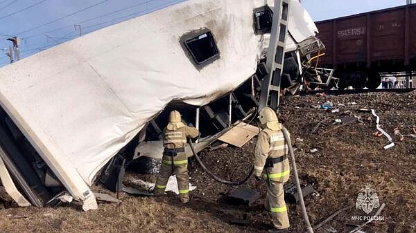 МЧС уточнило данные о жертвах аварии поезда и автобуса под Ярославлем