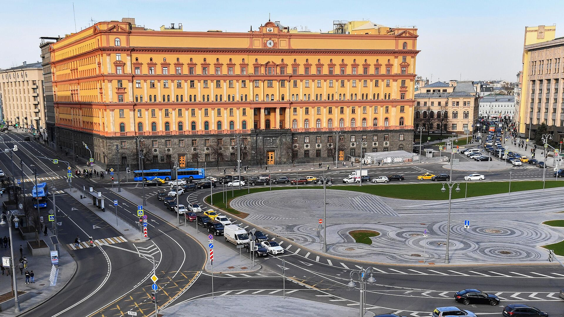 ФСБ получает бесплатный доступ к копиям баз данных российских организаций