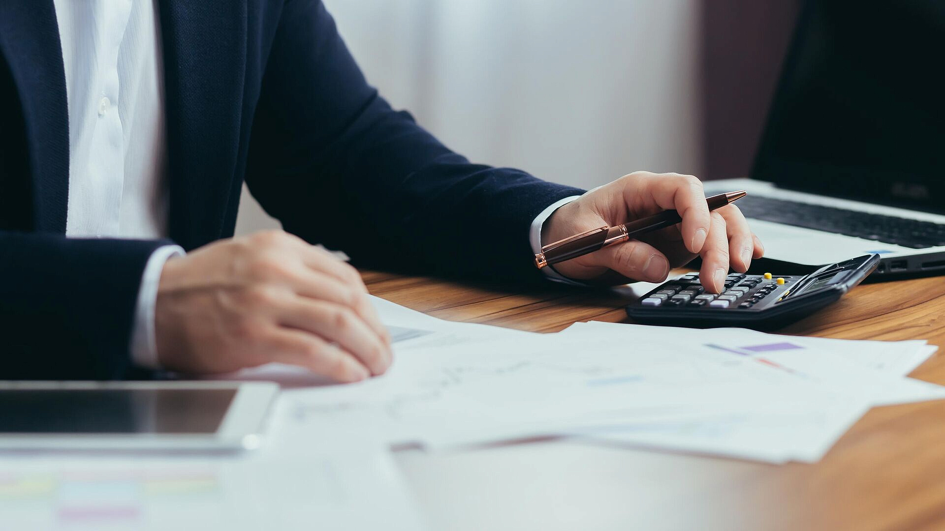 Раскрыто, как банки вешают долги на честных заемщиков