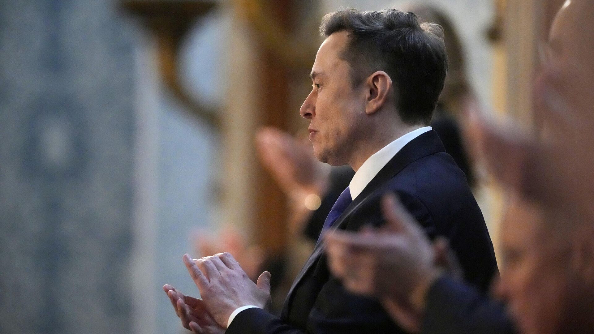 СМИ узнали, почему Маск откладывает создание своей партии