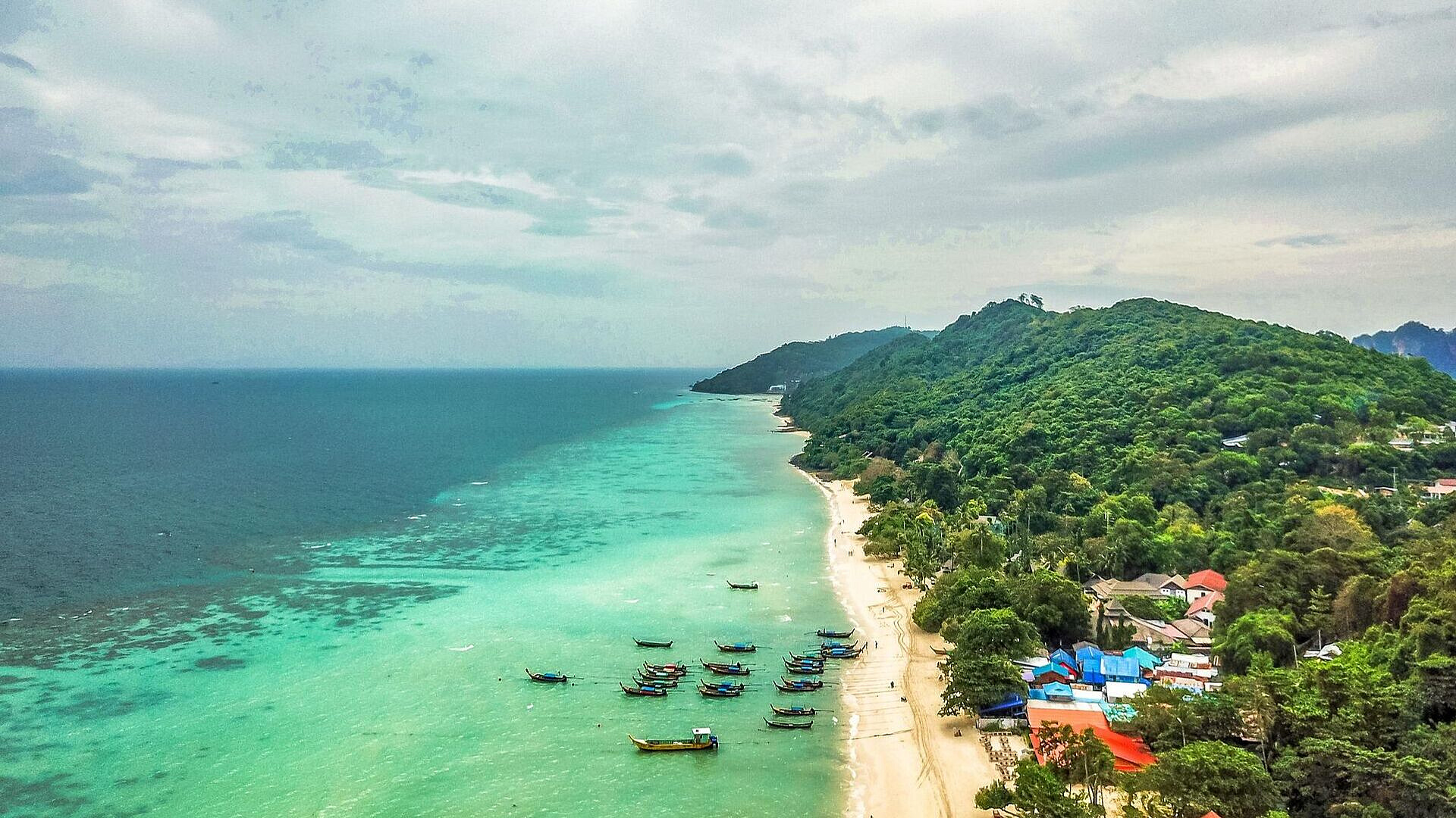 Эксперт рассказал, по кому ударит сокращение безвизового въезда в Таиланд