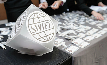 США могут надавить на SWIFT для подключения РСХБ, заявила эксперт