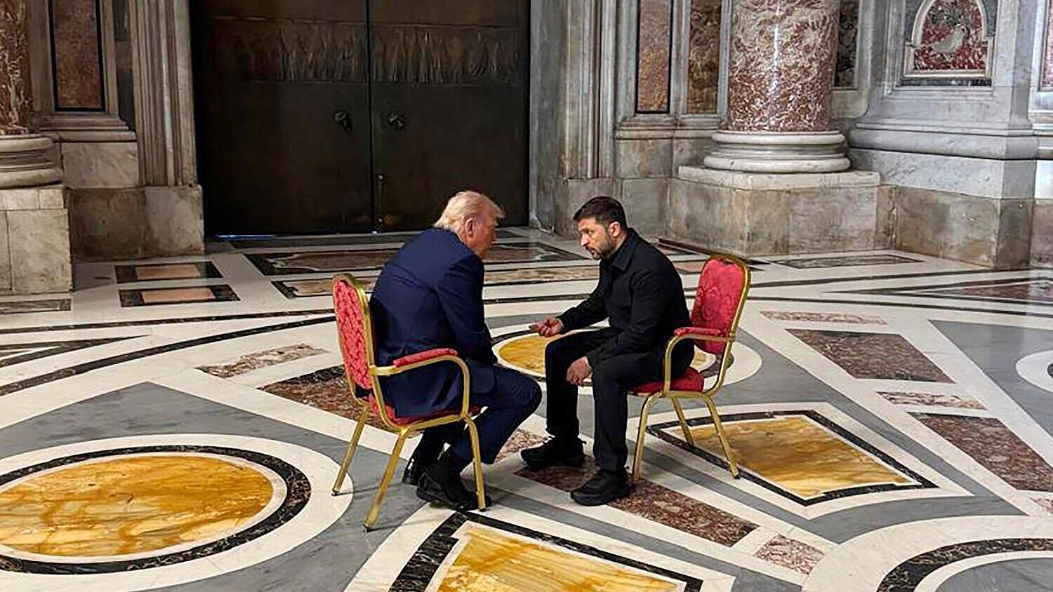 Трамп заявил Зеленскому, что Россия больше и сильнее