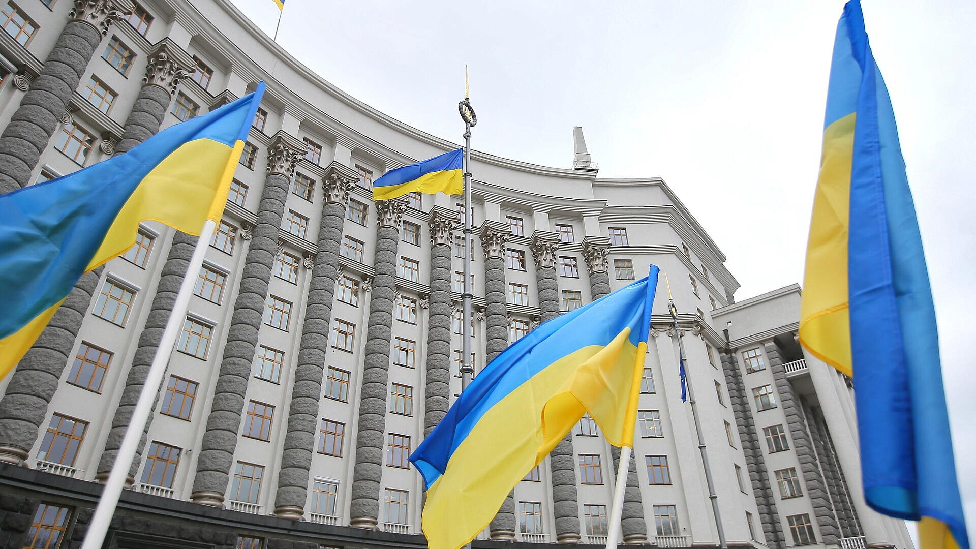 Украина должна вернуться к внеблоковым и безъядерным основам, заявил Шойгу