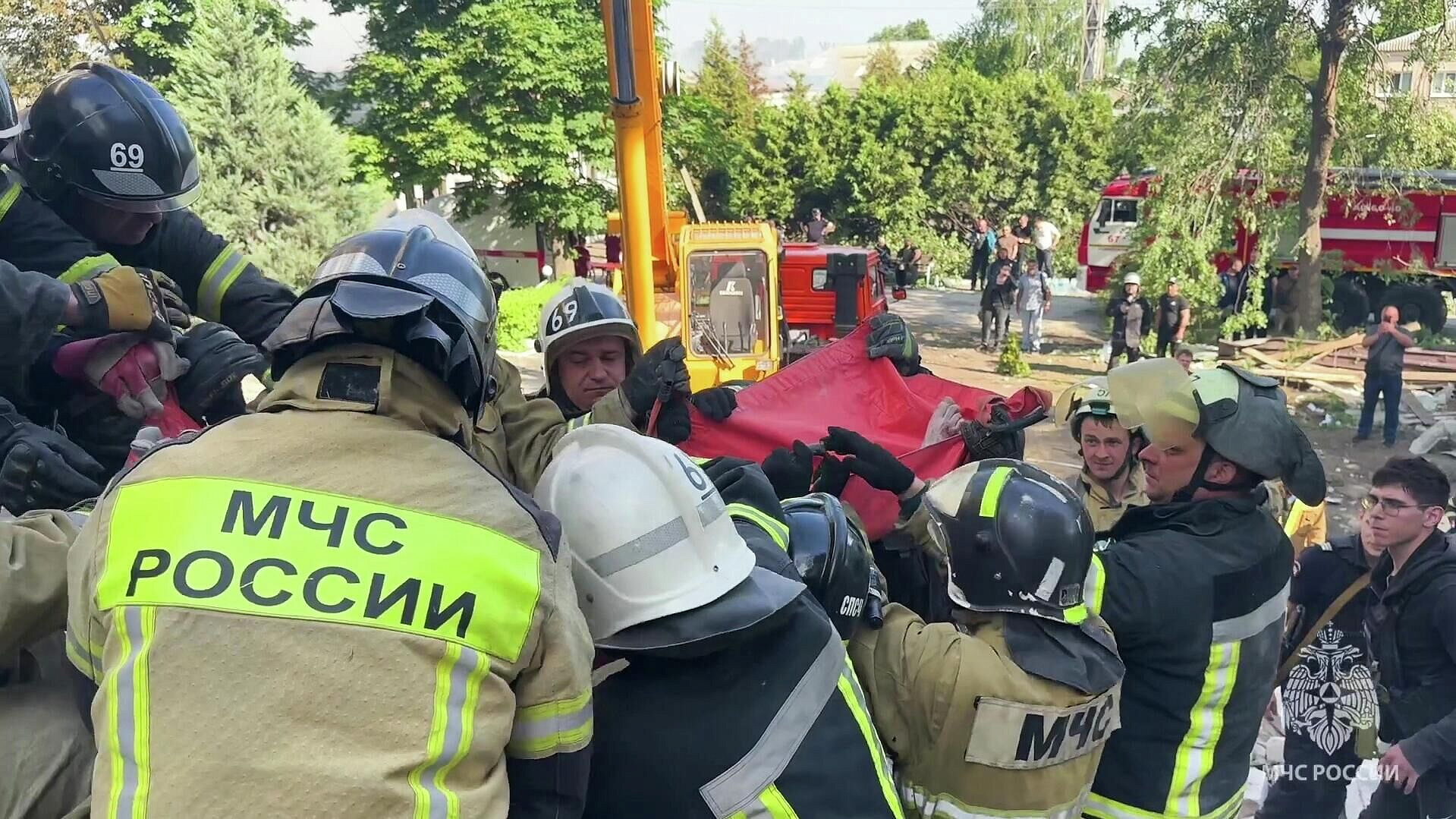 Львова-Белова рассказала о работе спасателей в Старобельске после удара ВСУ