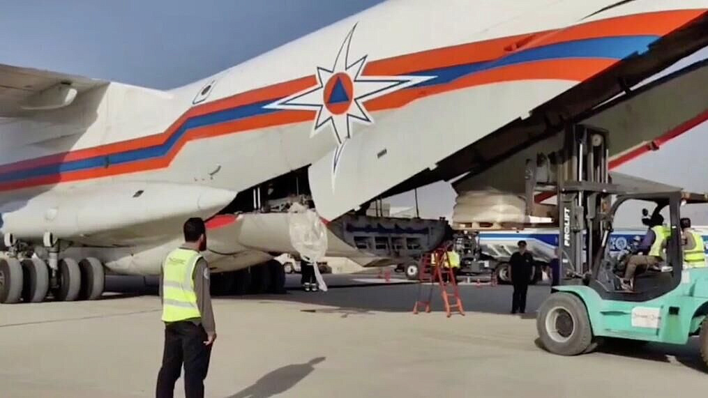 Спецборт МЧС доставил гуманитарную помощь для Афганистана