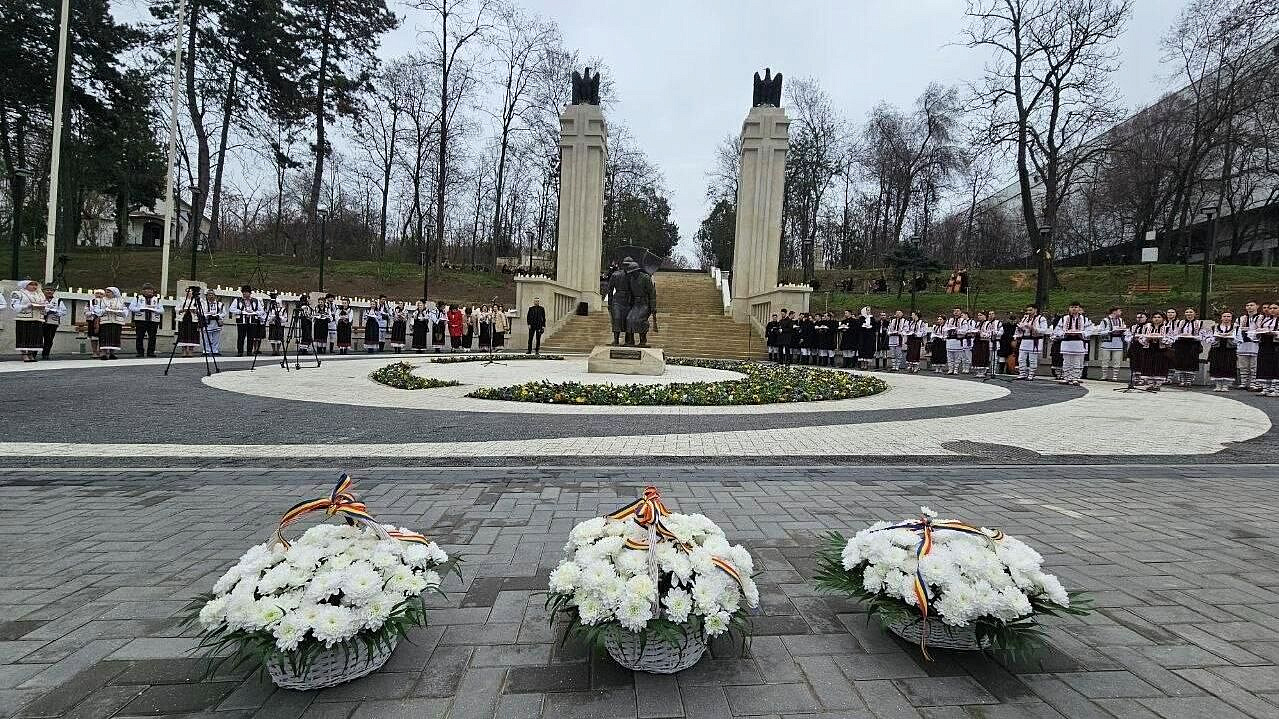 В Кишиневе учеников отправили на открытие мемориала пособникам гитлеровцев