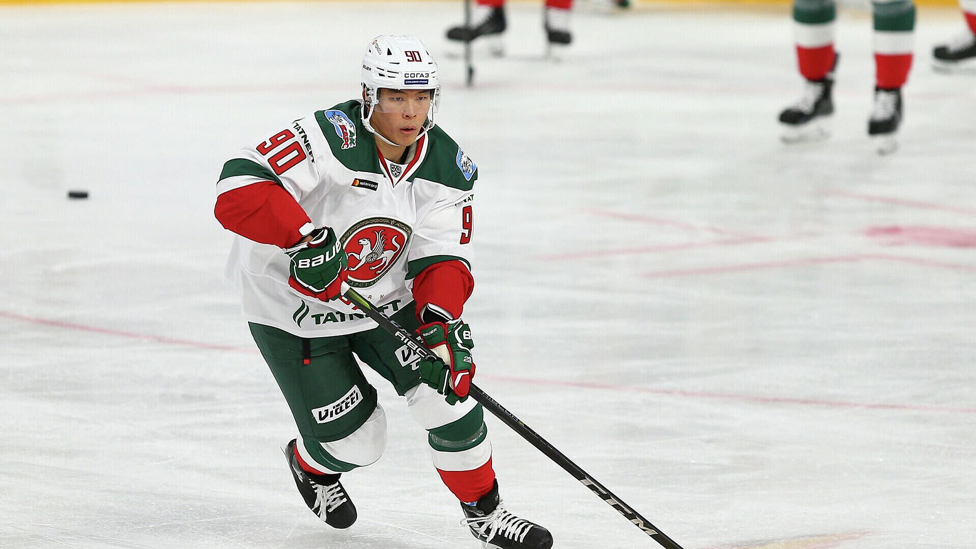 "Амур" продлил контракт с Олегом Ли