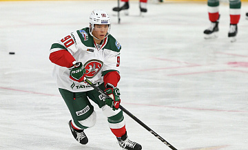 "Амур" продлил контракт с Олегом Ли