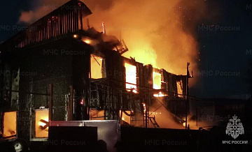 В Сургуте двое молодых людей сами выбрались из горящего дома