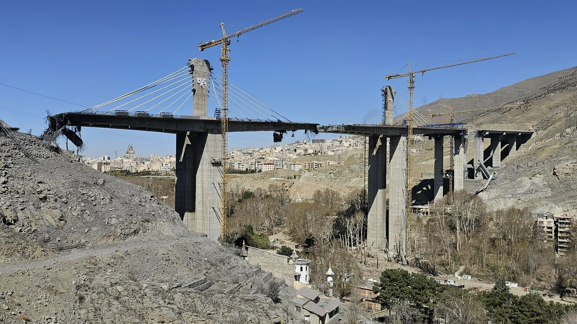 Число погибших при атаке на мост в Иране возросло до 13, пишут СМИ