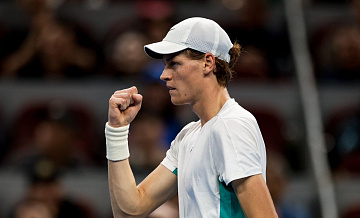 Синнеру запретили использовать умный браслет на матче Australian Open