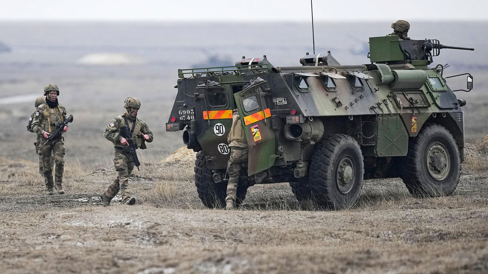 "Готовы идти воевать". Во Франции неожиданно высказались об Украине