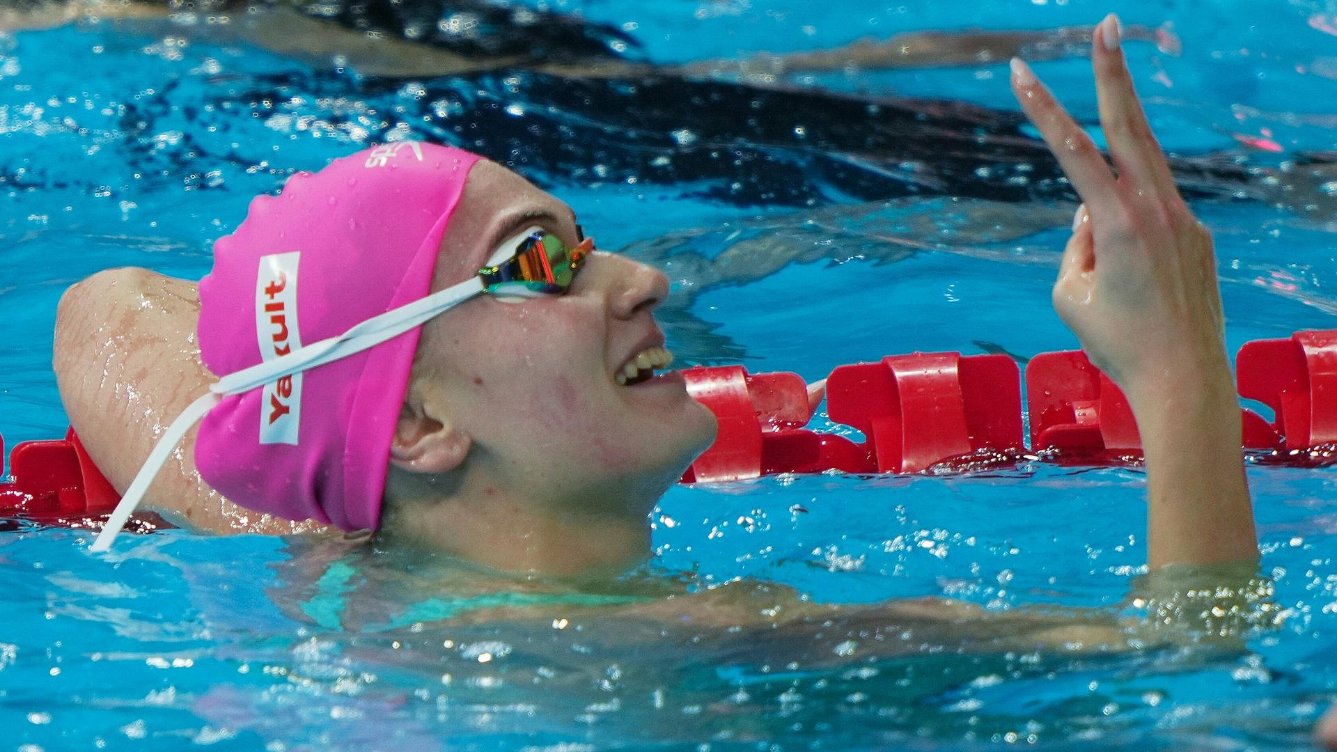 Суркова и Кузнецова вышли в финал ЧЕ на 50-метровке баттерфляем