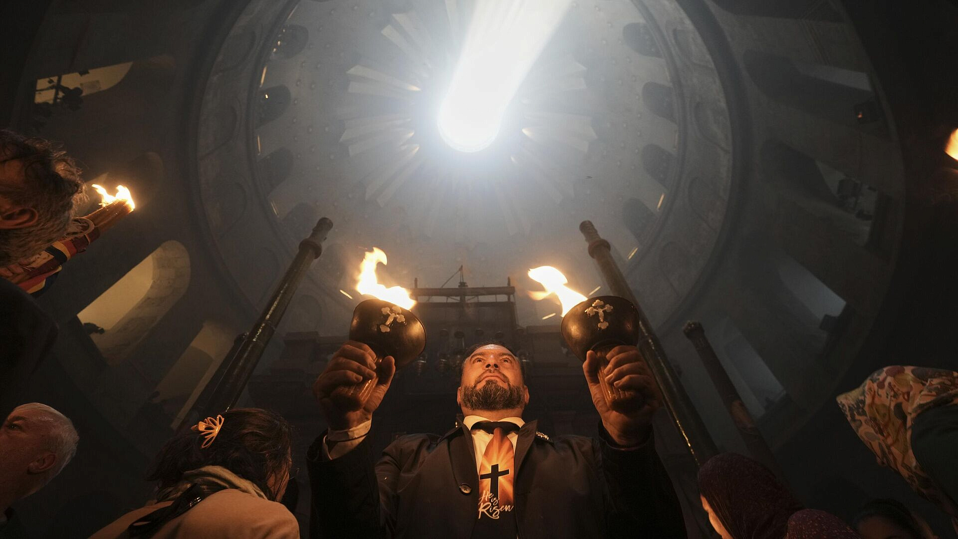 Благодатный огонь встретили в Крыму