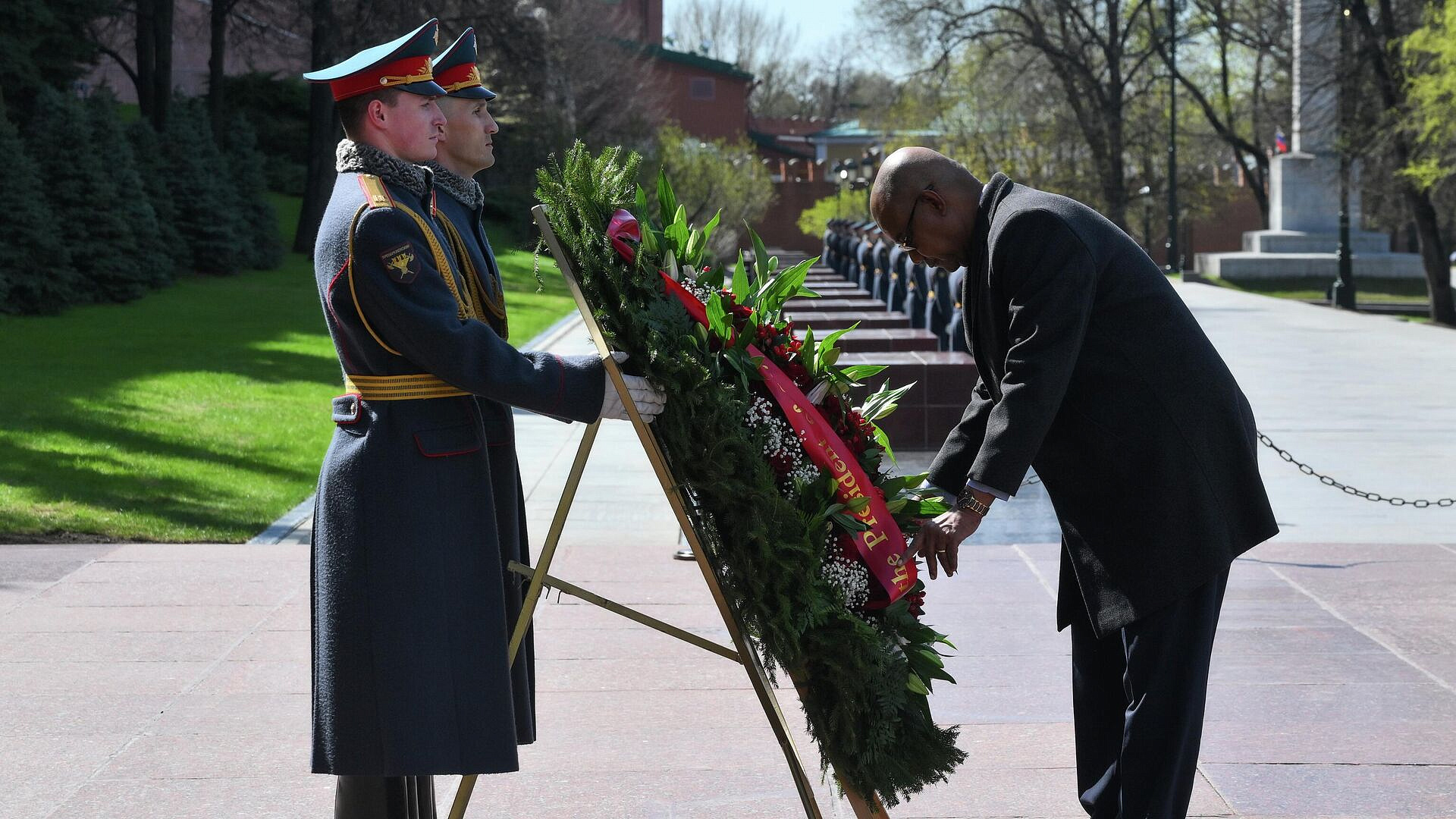Президент Сейшельских островов возложил венок к Могиле Неизвестного Солдата