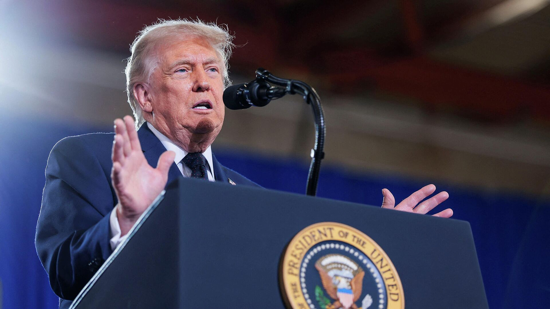 Трамп заявил, что переговоры с Ираном идут конструктивно