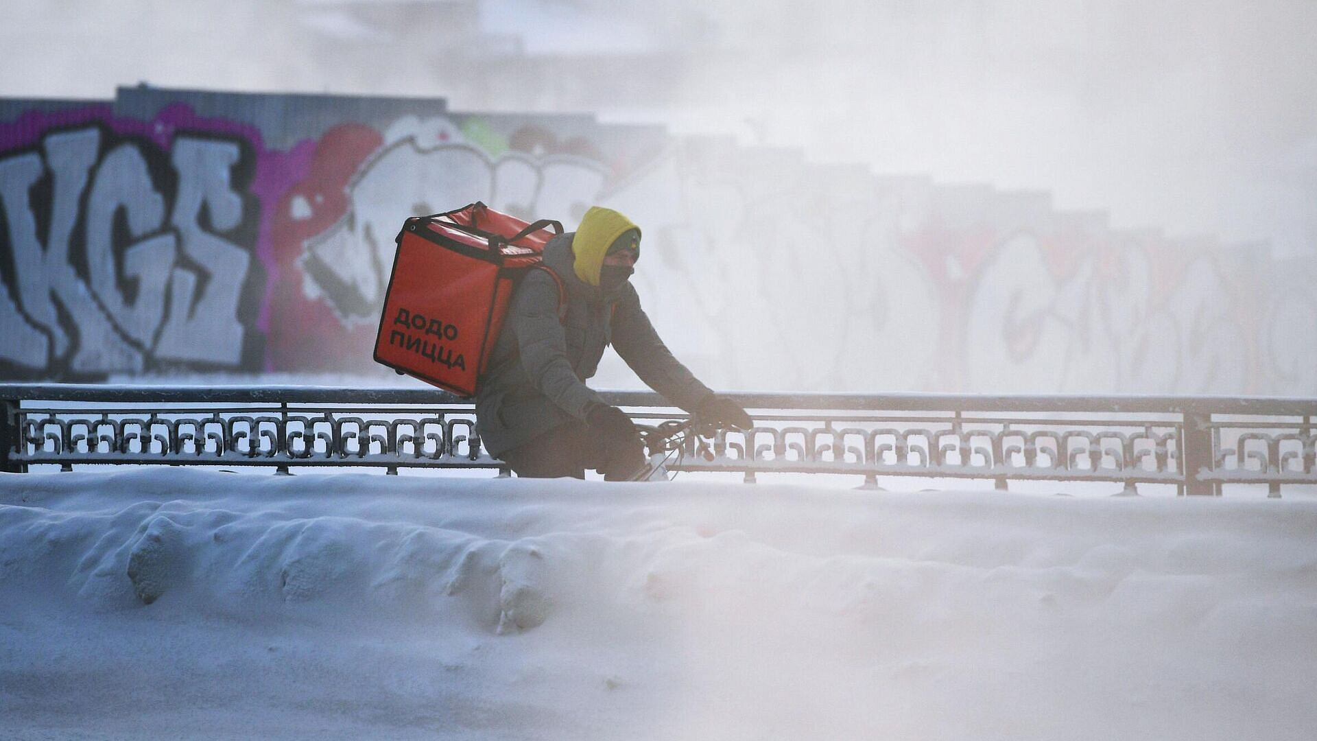 Уволенный курьер "Додо Пицца" рассказал, что компания ему предложила