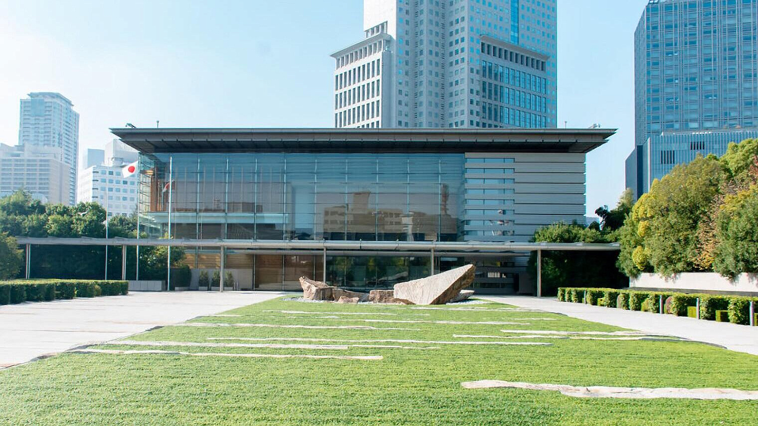 Рейтинг правительства Японии опустился до рекордно низкого уровня