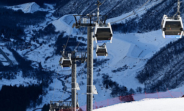 На Эльбрусе все очереди канатной дороги закрыли из-за сильного ветра