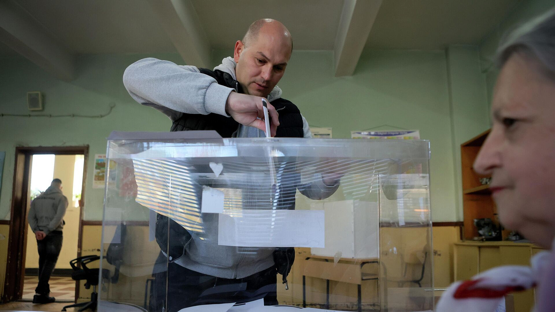 Экзитпол: партия "Прогрессивная Болгария" лидирует на парламентских выборах