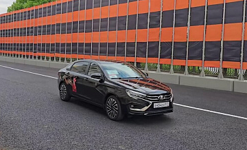 Новую Lada Aura заметили в кортеже президента Венесуэлы в Москве