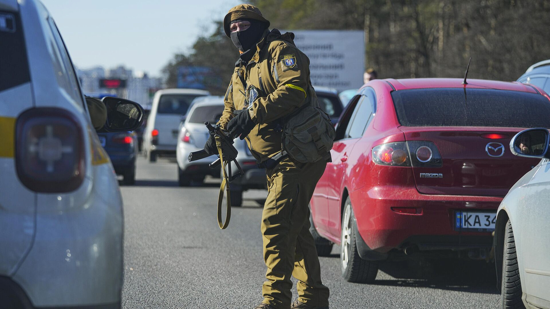 На Украине сотрудники военкомата схватили мужчину, выгуливавшего собаку