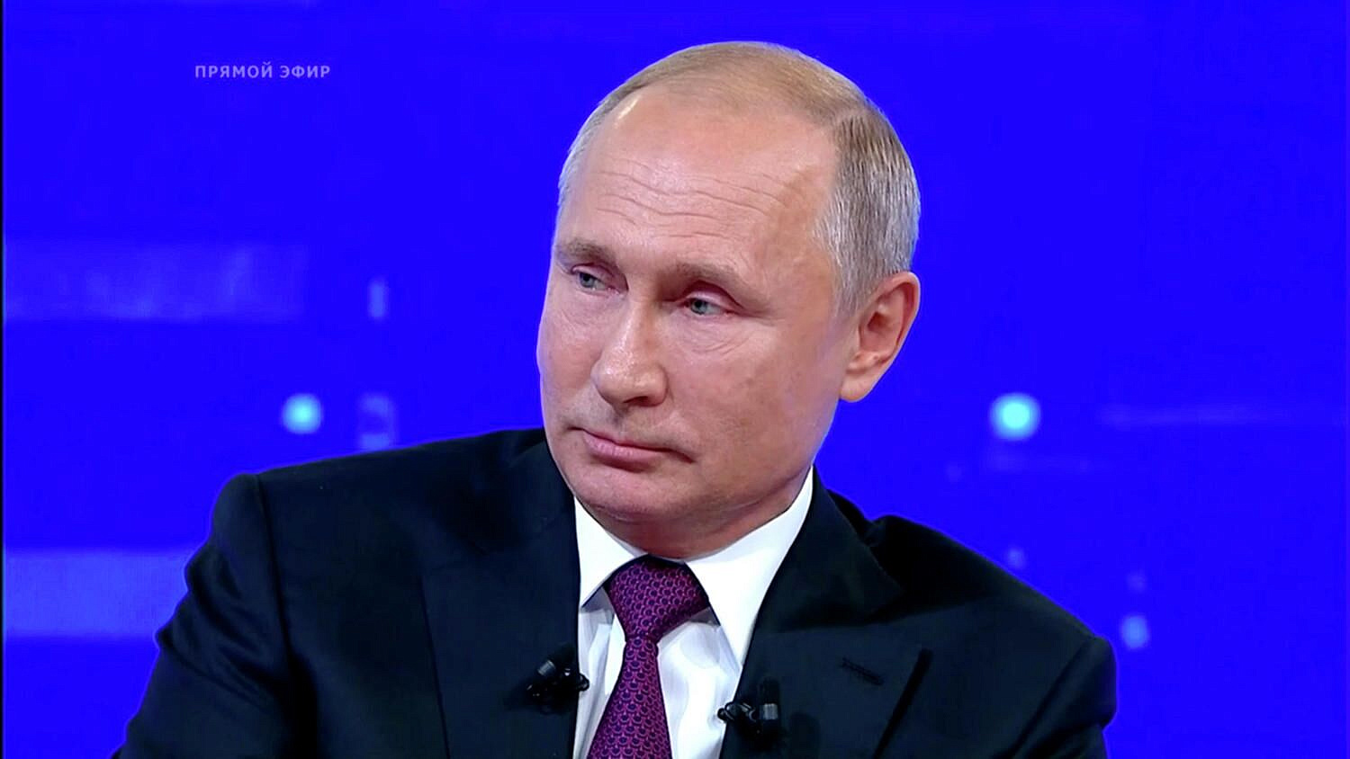 Названы вопросы, с которыми россияне обращаются на прямую линию Путина