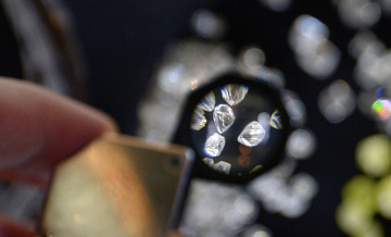 Страны G7 начали поэтапно ограничивать импорт российских алмазов