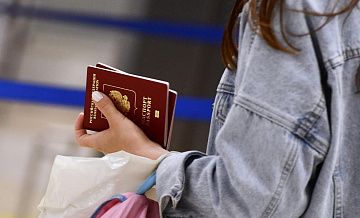 Опрос показал, сколько россиян планируют провести отпуск в путешествии