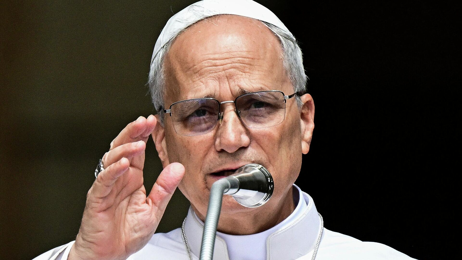 Папа римский призвал остановить "спираль насилия" вокруг Ирана