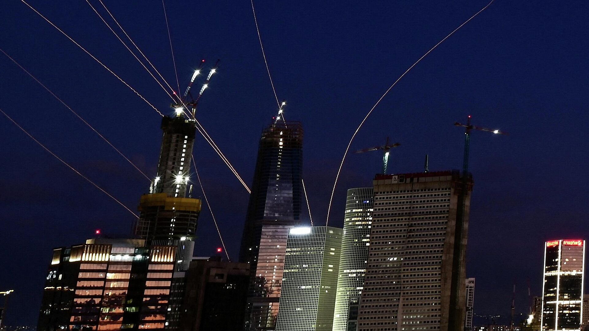 В Тель-Авиве вновь звучит воздушная тревога