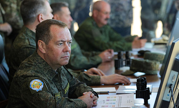 Медведев: без ядерного оружия Россия могла бы перестать существовать