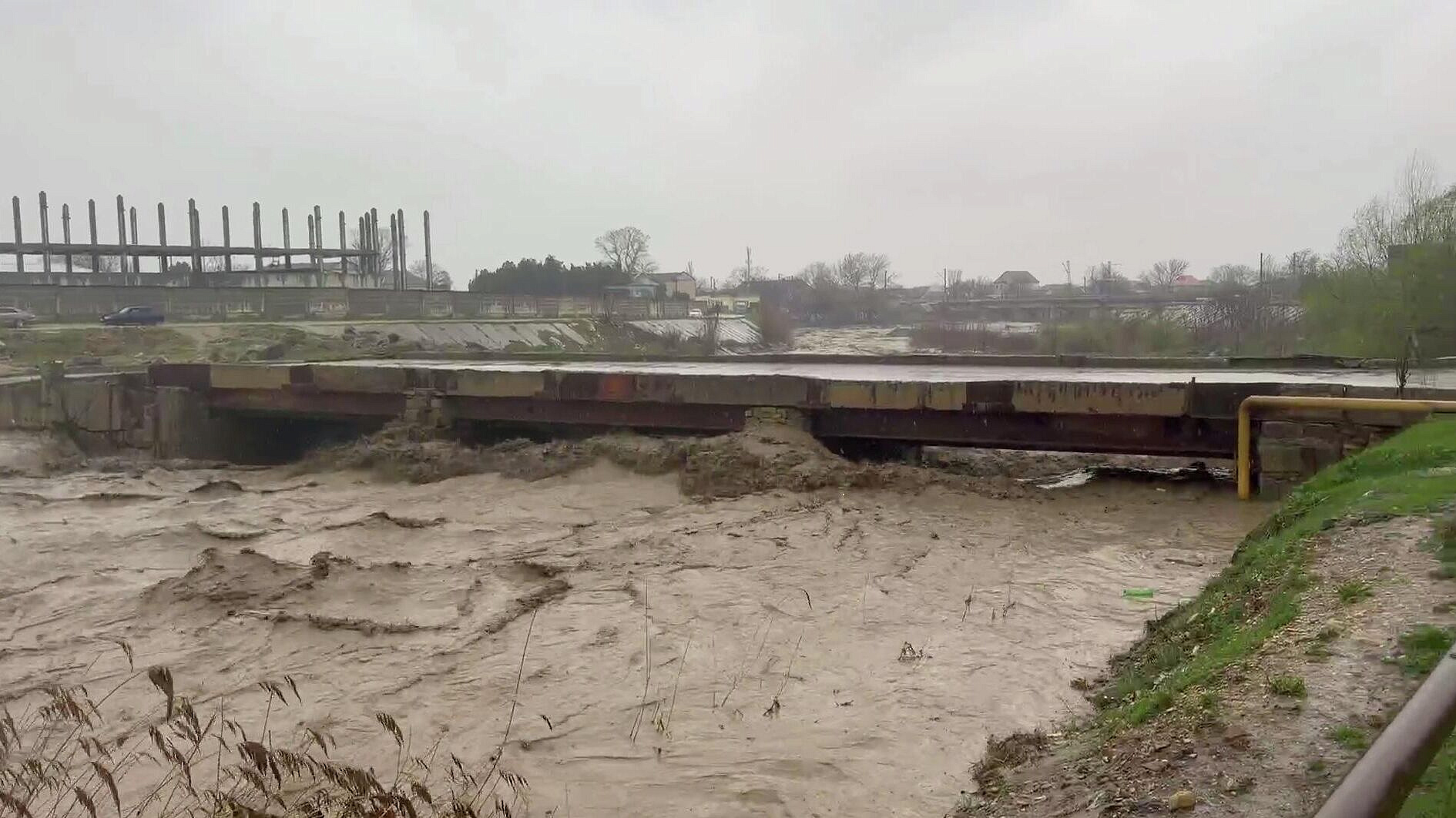 Движение по трассе "Кавказ" в Дагестане возобновили после обрушения моста