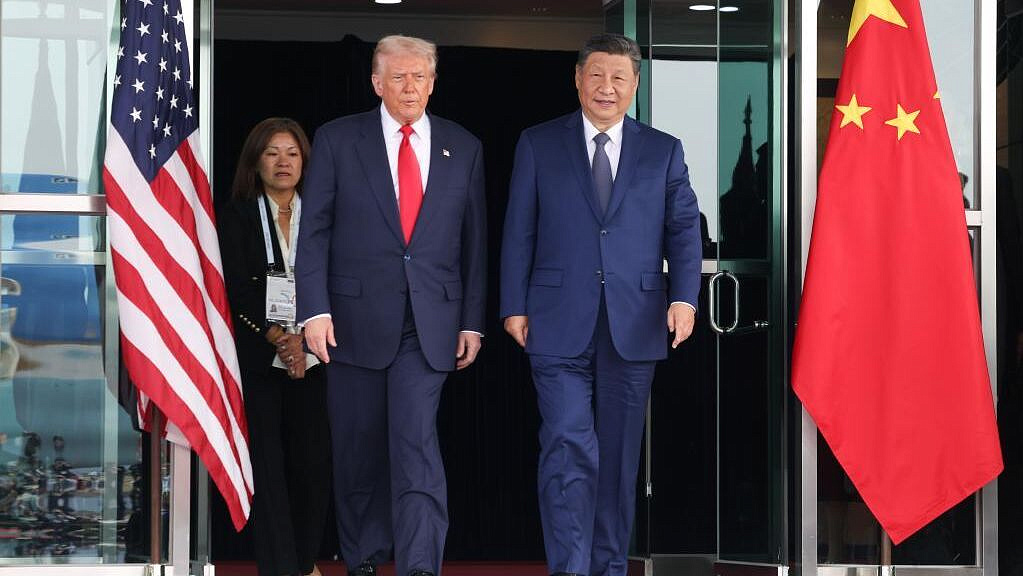 Си Цзиньпин обсудил с Трампом проблему продажи оружия Тайваню