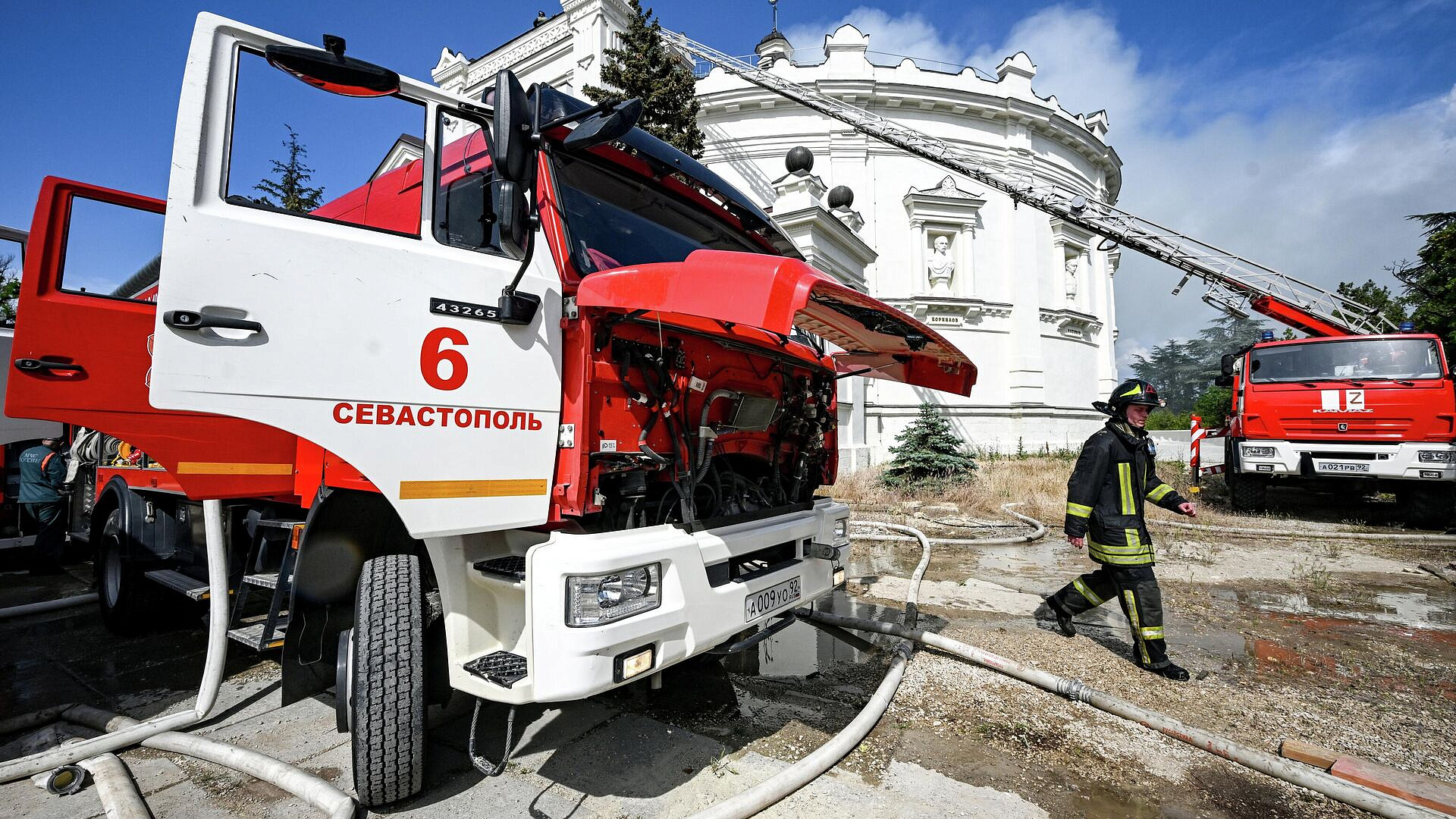 В Севастополе из горящей панорамы удалось вынести фрагменты полотна
