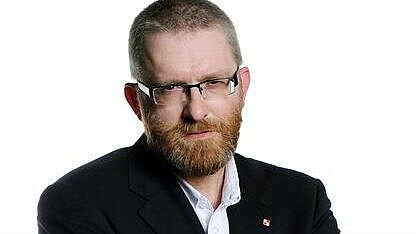 Кандидат в президенты Польши демонстративно вытер ноги о флаг ЕС