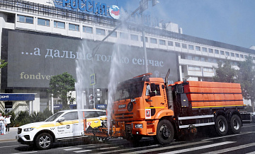 Москвичей призвали не оставлять детей в салоне автомобиля в жару
