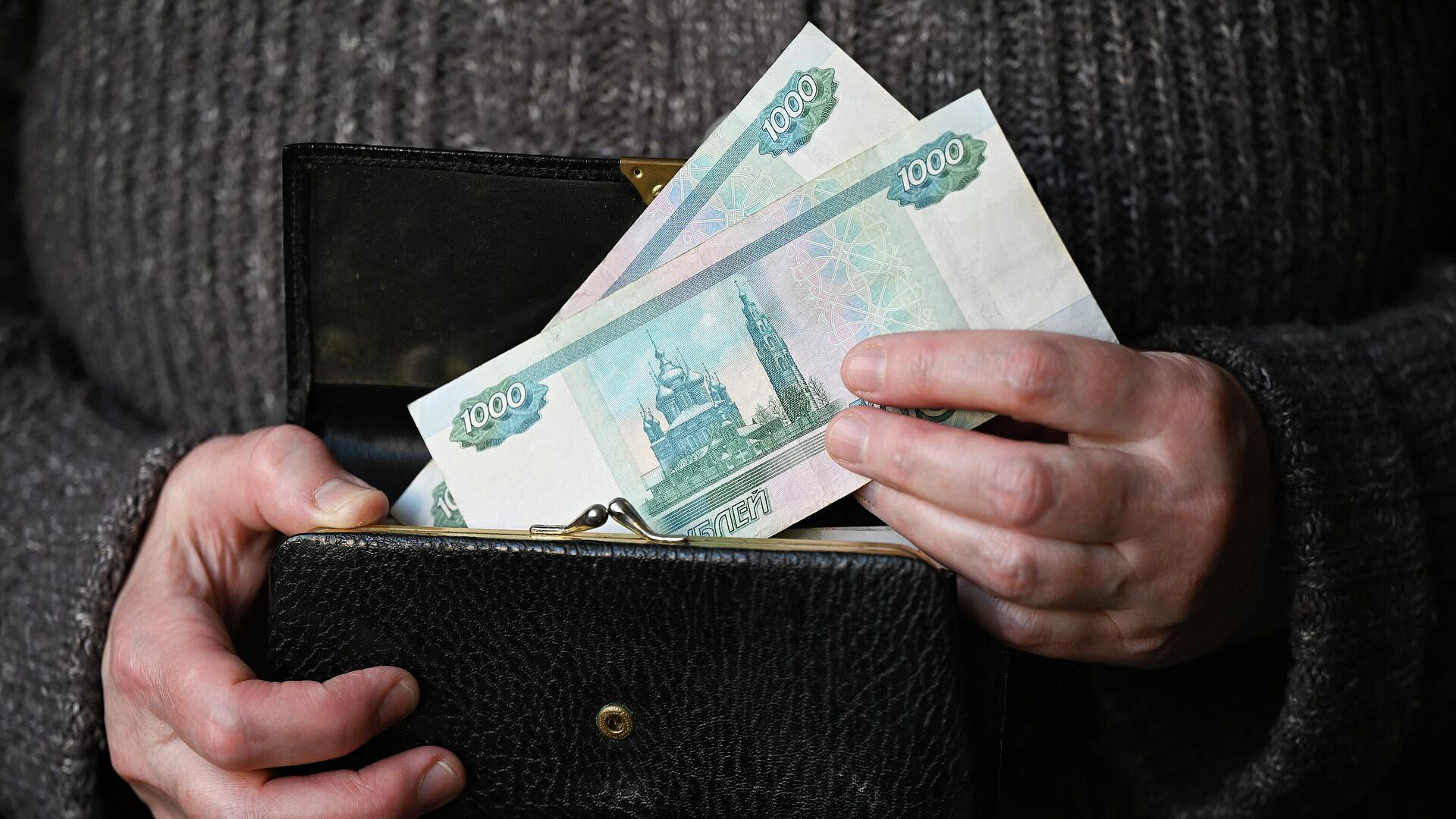 Россияне рассказали о тратах на импульсивные покупки на маркетплейсах