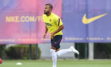 Победитель ЛЧ с "Барселоной" объявил о завершении карьеры в 32 года