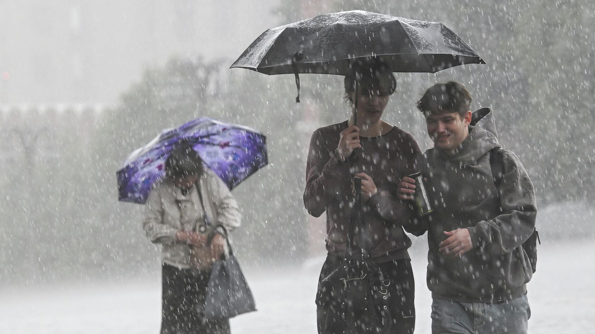 Сильный ливень накрыл Москву во вторник