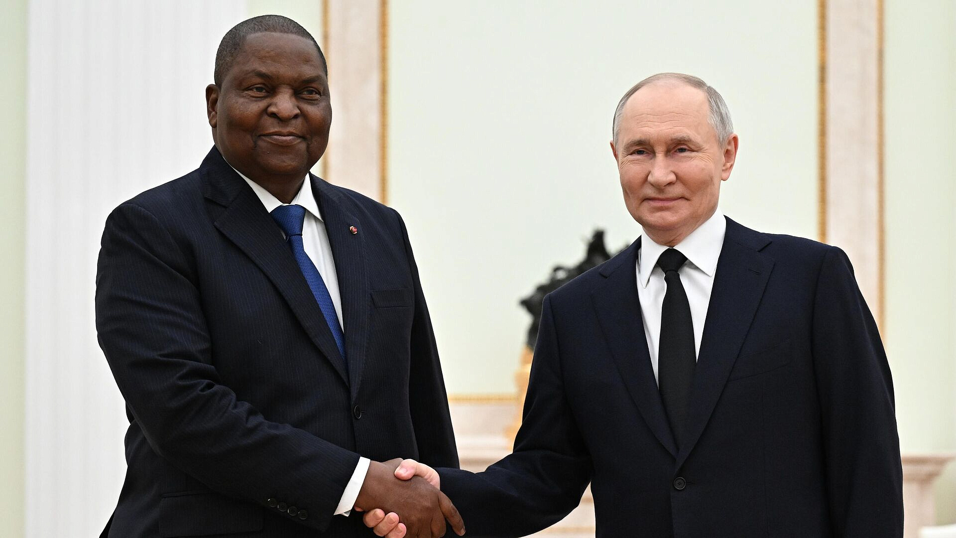 Путин поздравил Туадеру с победой на выборах президента ЦАР