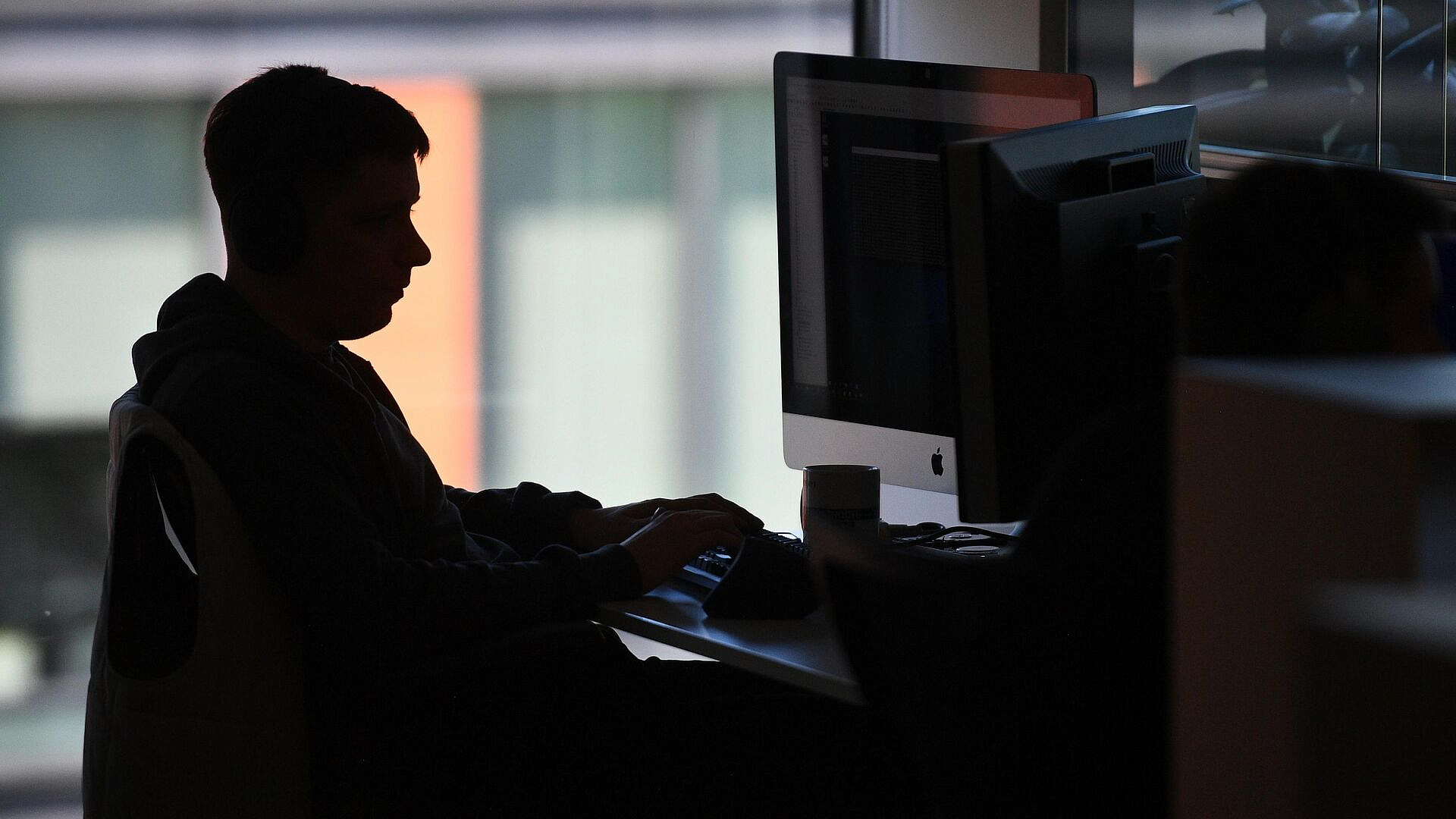 Эксперты рассказали, может ли работодатель контролировать личные переписки